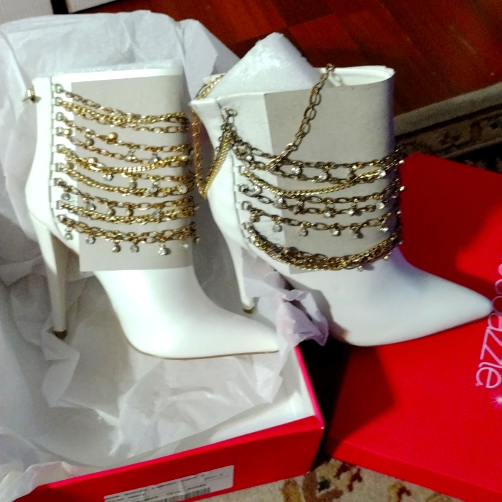 White ShoeDazzle with chains size 8